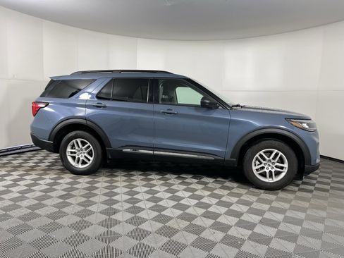 Used 2025 Ford Explorer Active image 6