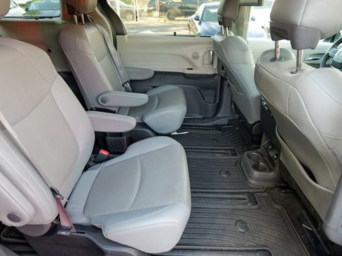 Used 2023 Toyota Sienna Limited AWD/4WD image 29