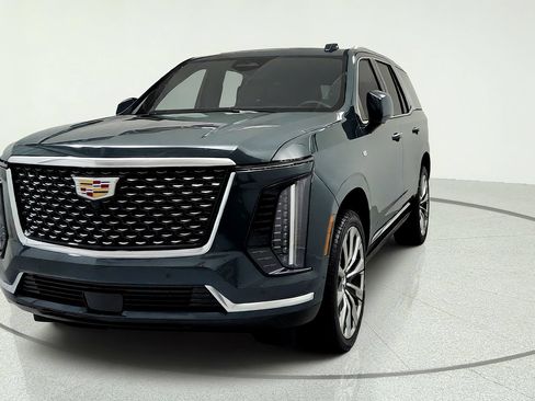 Used 2026 Cadillac Escalade Luxury w/ Touring Package AWD/4WD image 8