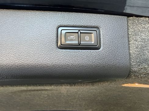 Used 2019 Bentley Bentayga AWD/4WD image 29