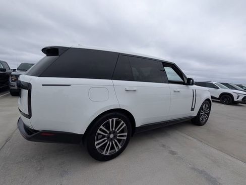 Used 2025 Land Rover Range Rover Long Wheelbase SE image 13