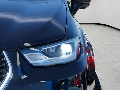 Used 2024 Chrysler Pacifica Touring-L FWD image 5