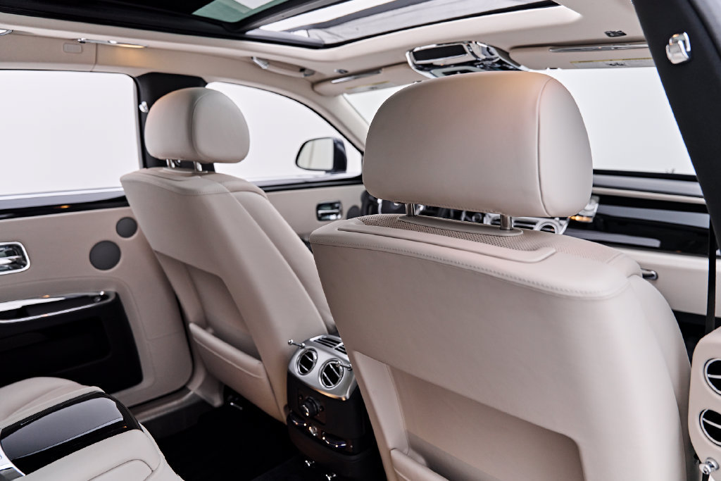 Used 2016 Rolls-Royce Ghost RWD image 46