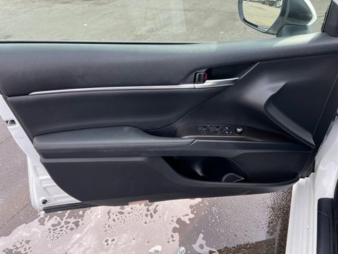 Used 2022 Toyota Camry XLE image 19