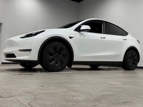 Used 2025 Tesla Model Y Long Range image 5
