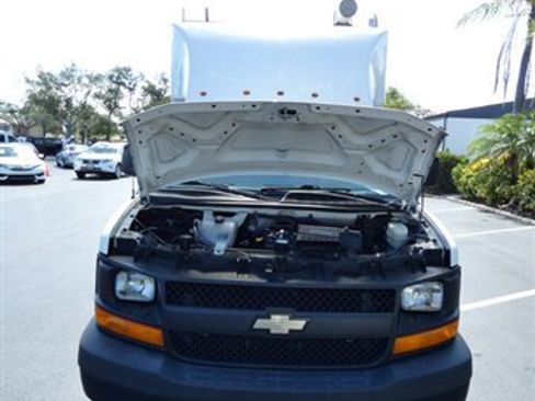 Used 2017 Chevrolet Express 3500 image 5
