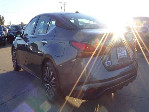 Used 2024 Nissan Altima 2.5 SV image 8