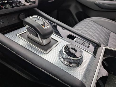 Used 2024 Mitsubishi Outlander SEL image 11