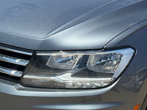Used 2021 Volkswagen Tiguan SE w/ Panoramic Sunroof Package AWD/4WD image 4