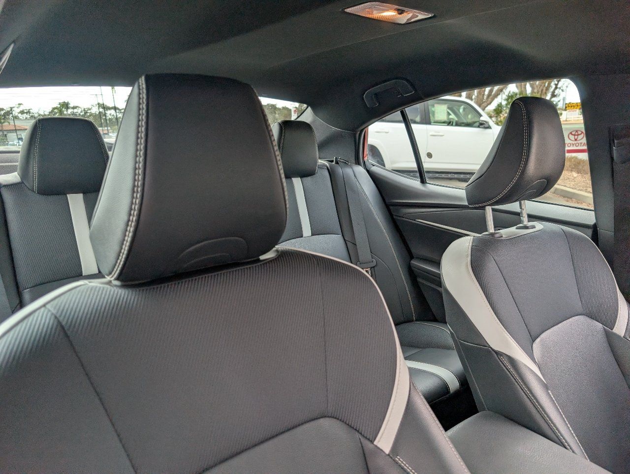 Used 2025 Toyota Camry SE FWD image 3