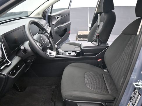 Used 2025 Kia Sportage LX FWD image 6