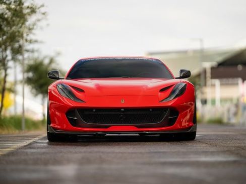 Used 2018 Ferrari 812 Superfast image 11