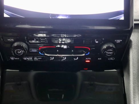 Used 2023 Jeep Grand Cherokee Limited image 31