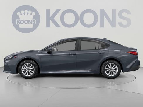 Used 2026 Toyota Camry SE FWD image 4