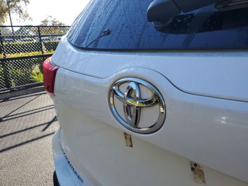 Used 2019 Toyota Highlander LE image 28