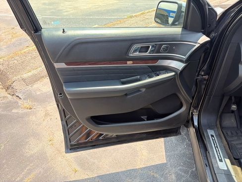 Used 2017 Ford Explorer Platinum AWD/4WD image 24