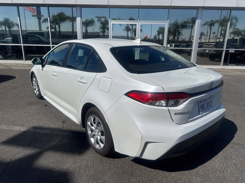 Used 2025 Toyota Corolla LE FWD image 2