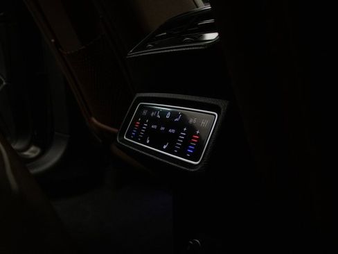 Used 2022 Audi e-tron Premium Plus w/ Premium Plus Package image 19