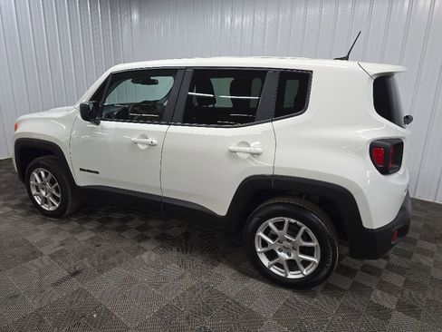 Used 2023 Jeep Renegade Latitude AWD/4WD image 4