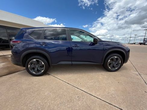 Used 2024 Nissan Rogue SV AWD/4WD image 19