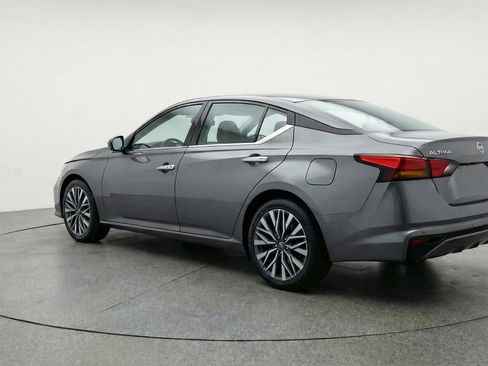 Used 2025 Nissan Altima 2.5 SV image 5
