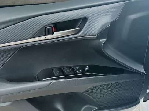 Used 2025 Toyota Camry SE image 14