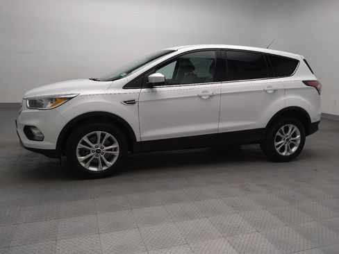 Used 2017 Ford Escape SE image 2
