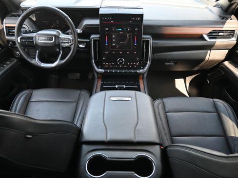 Used 2025 GMC Yukon Denali image 3