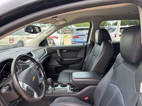 Used 2017 Chevrolet Traverse LT FWD image 6