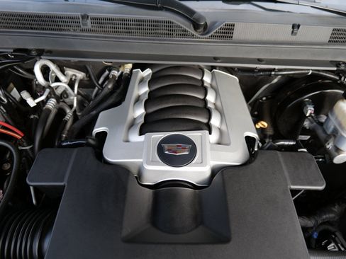 Used 2020 Cadillac Escalade Platinum image 57