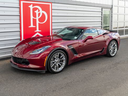 Used 2016 Chevrolet Corvette Z06 w/ 3LZ Preferred Equipment Group RWD image 38