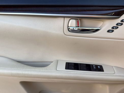 Used 2015 Lexus ES 350 w/ Premium Package FWD image 9