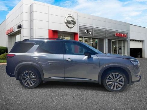 Used 2023 Nissan Pathfinder SL w/ SL Premium Package AWD/4WD image 5