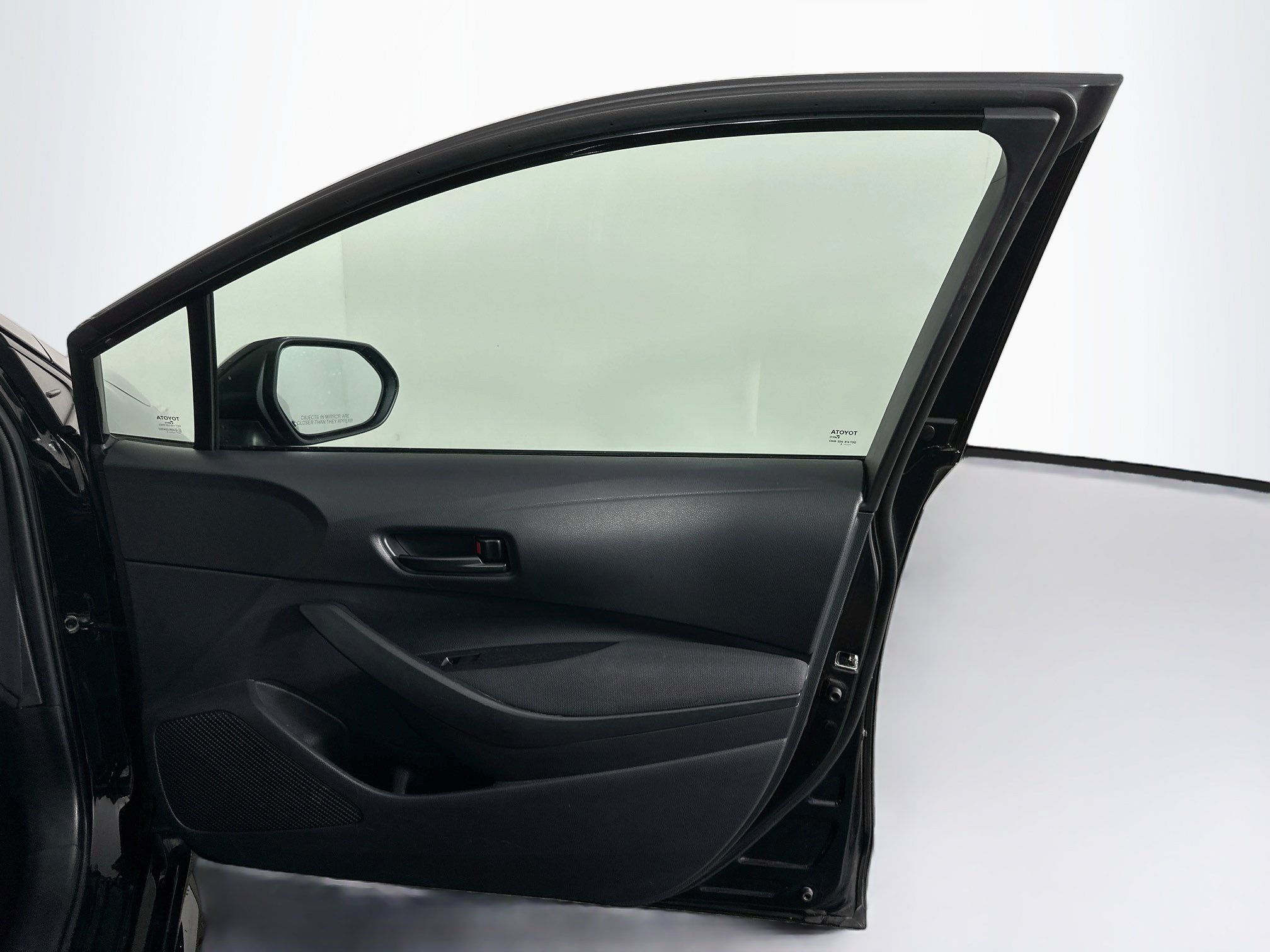Used 2025 Toyota Corolla LE FWD image 30
