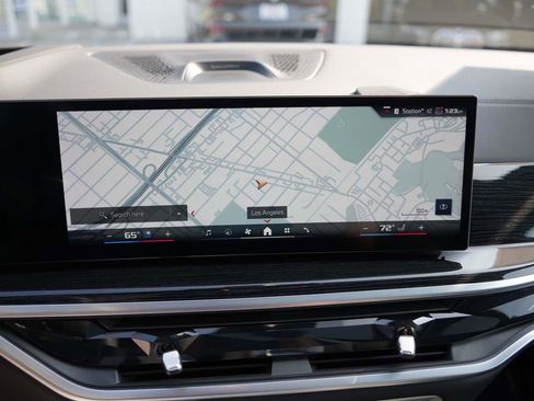 Used 2025 BMW X7 M60i image 26