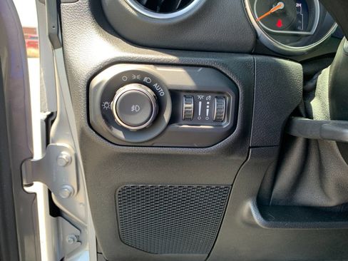 Used 2021 Jeep Wrangler Unlimited Sahara w/ Uconnect 4C Nav & Sound Group AWD/4WD image 31