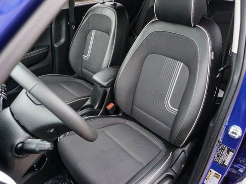 Used 2025 Hyundai Venue Limited image 10