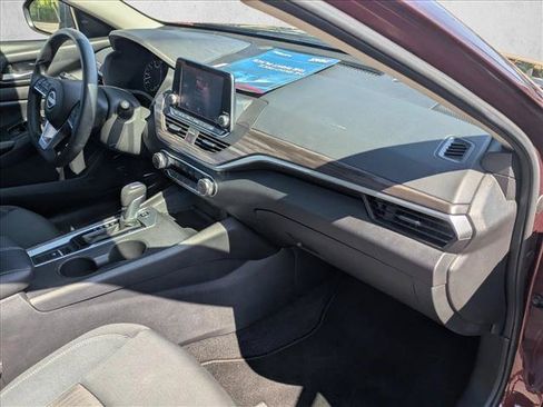 Used 2025 Nissan Altima 2.5 SV AWD/4WD image 19