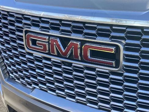 Used 2021 GMC Yukon Denali w/ Denali Premium Package image 28