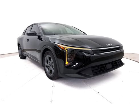 Certified 2025 Kia K4 FWD image 10