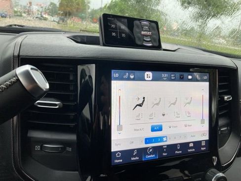 Used 2024 RAM 5500 4x4 Crew Cab image 30