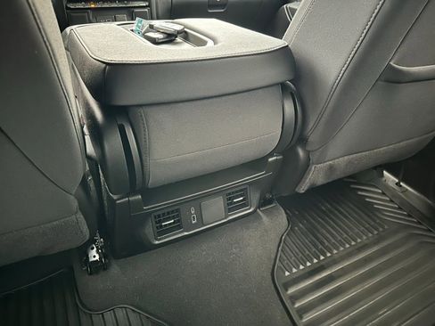 Used 2024 Chevrolet Silverado 1500 Custom image 22