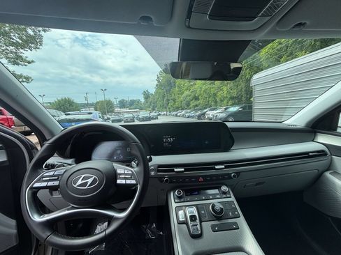 Used 2025 Hyundai Palisade SEL FWD image 32