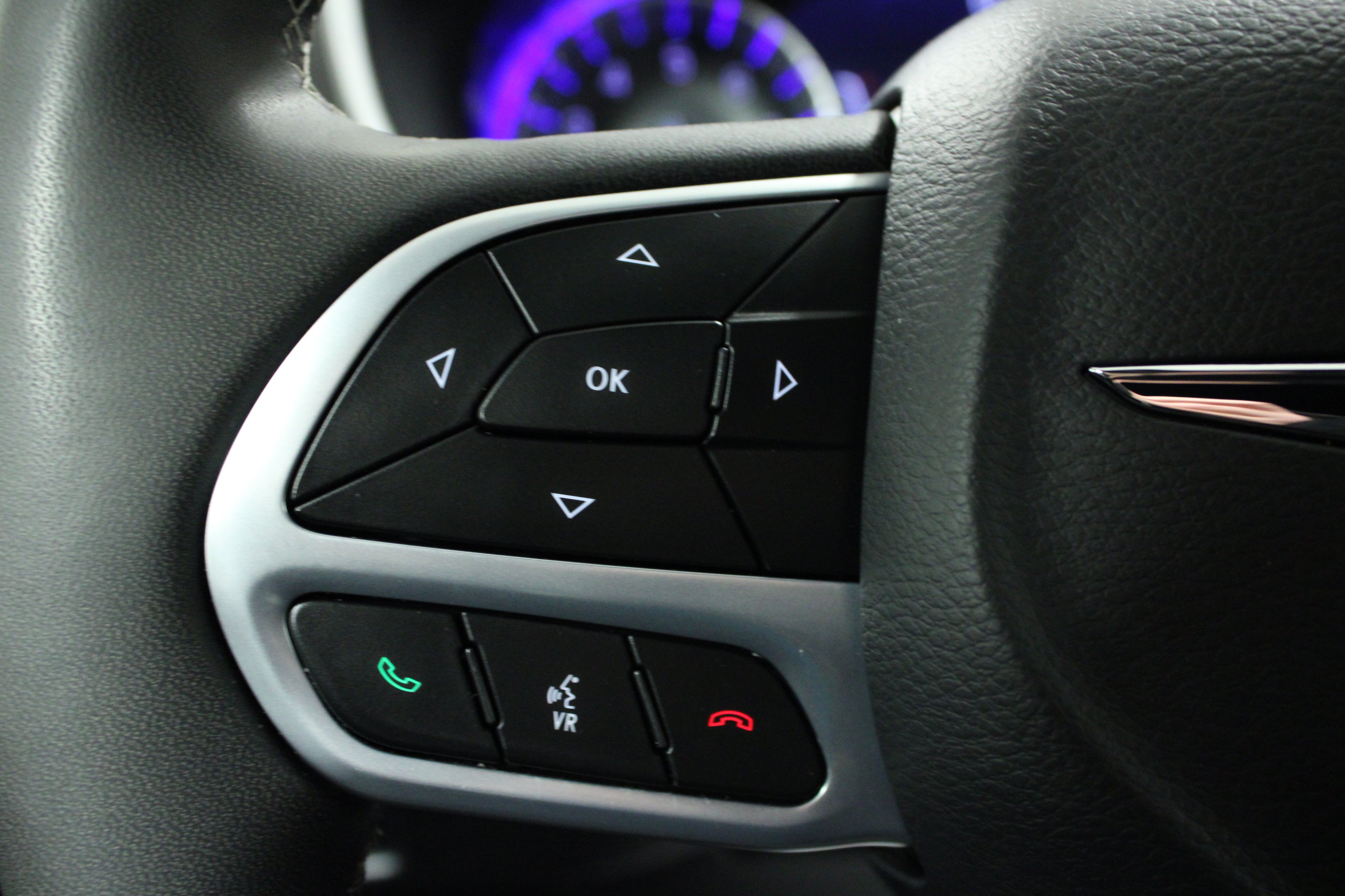Used 2025 Chrysler Voyager LX FWD image 21