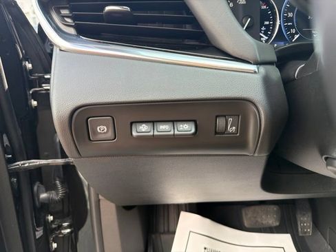 Used 2024 Buick Enclave Avenir w/ Avenir Technology Package AWD/4WD image 32