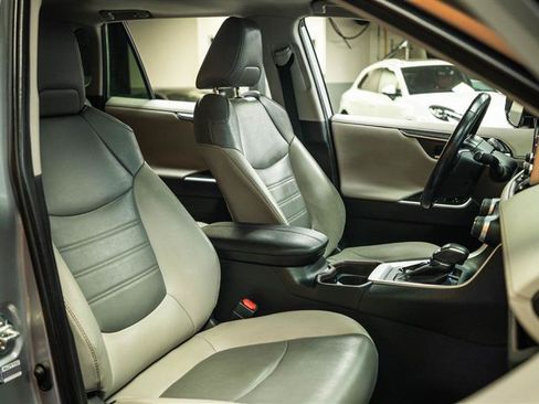 Used 2019 Toyota RAV4 Limited w/ Carpet Mat Package FWD image 15