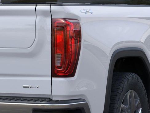 New 2026 GMC Sierra 1500 SLT image 11