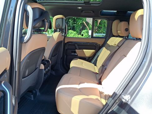 New 2026 Land Rover Defender 110 X-Dynamic SE AWD/4WD image 5