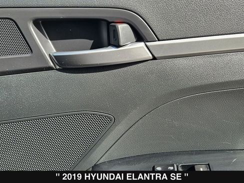 Used 2019 Hyundai Elantra SE w/ Cargo Package image 31