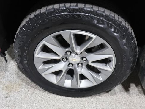 Used 2020 Chevrolet Silverado 1500 High Country w/ Technology Package image 10